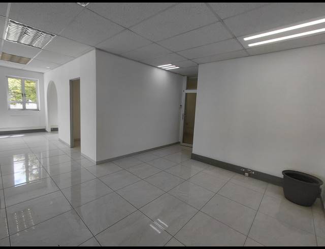 142M² OFFICE TO LET IN BRYANSTON
